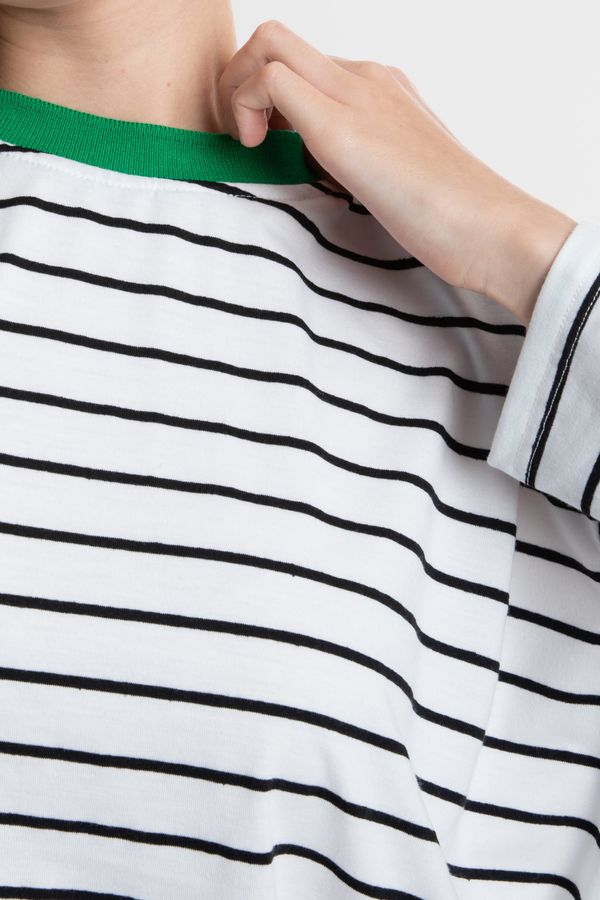Striped Crew Neck Relaxed Sweatshirt with a Neck Detail 6