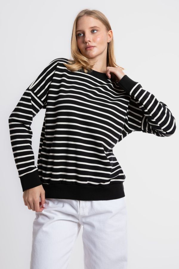 Striped Crew Neck Relaxed Sweatshirt 2
