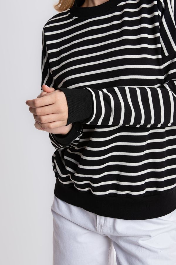 Striped Crew Neck Relaxed Sweatshirt 6