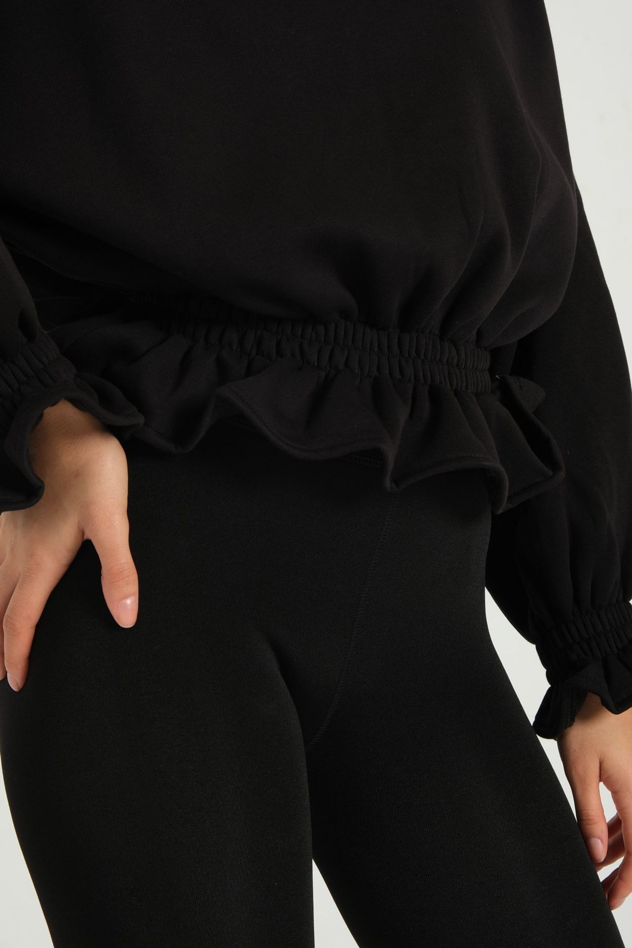 Hooded Cropped Hoodie with a Ruched Bottom