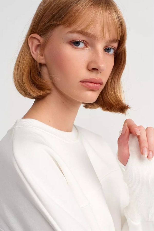 Crew Neck Oversized Sweatshirt with a Front Slit 4