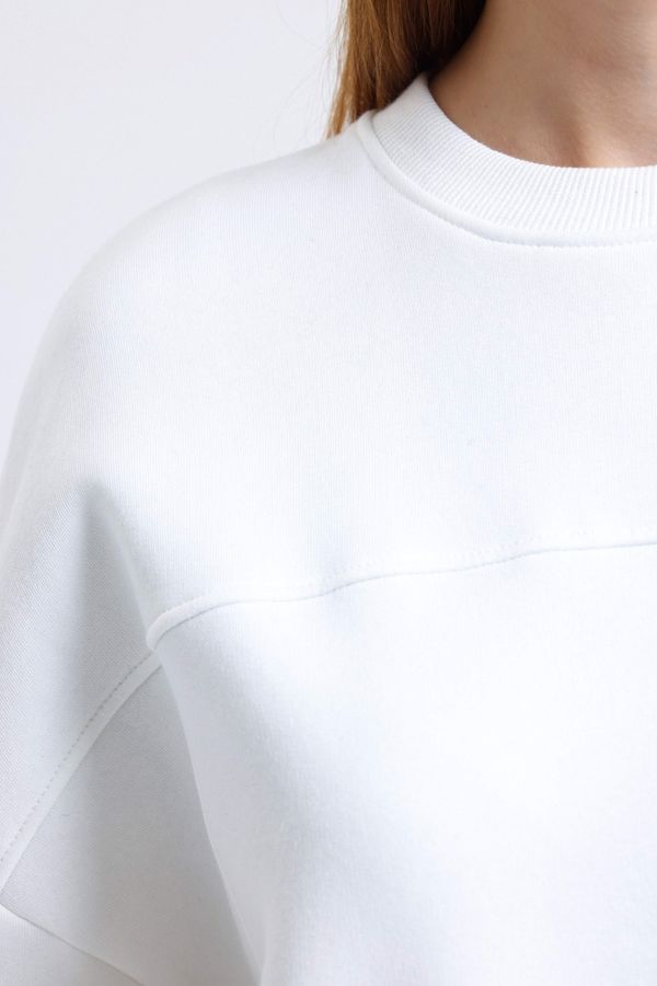 Crew Neck Oversized Sweatshirt with a Front Slit 5
