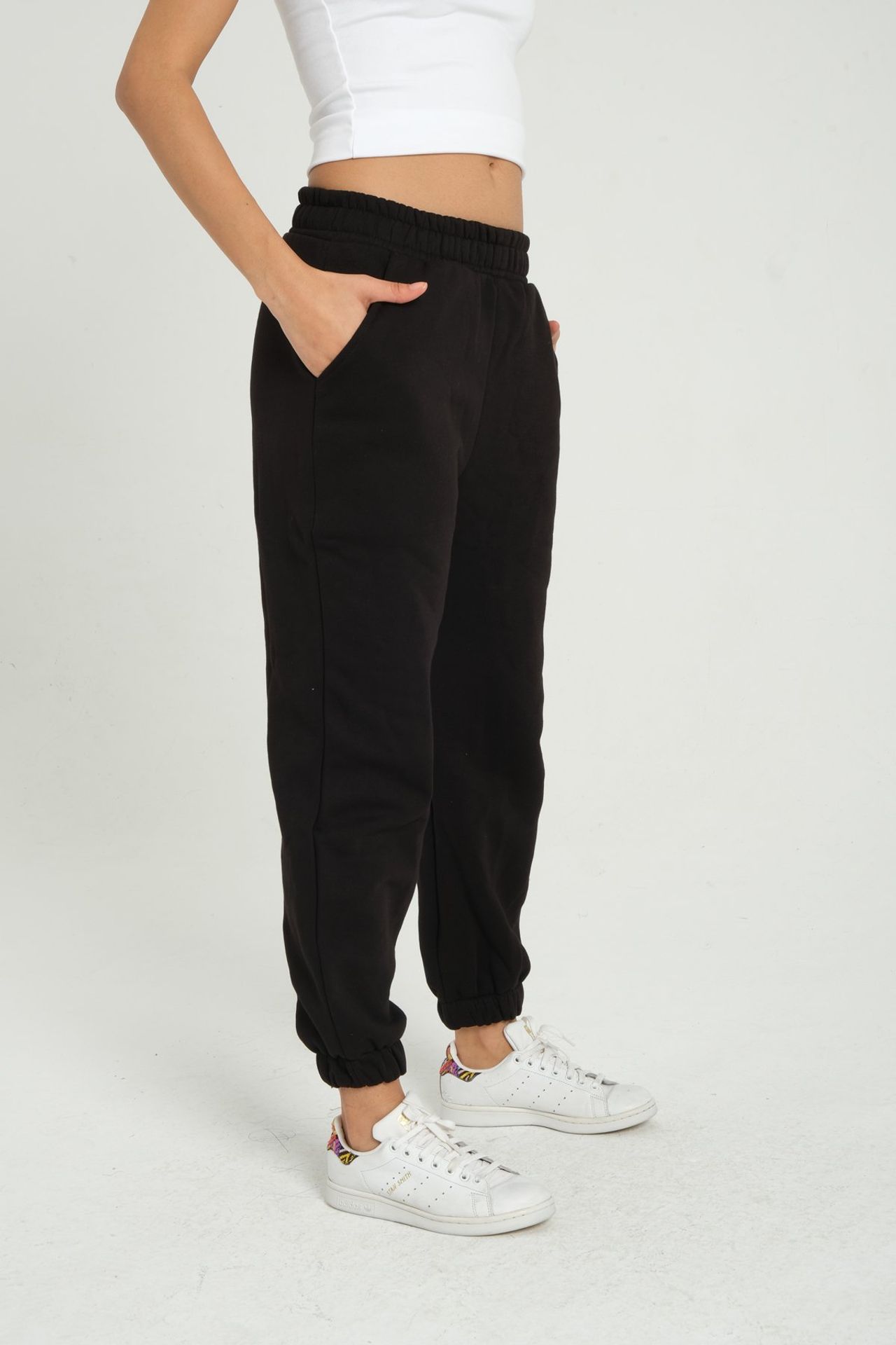 Mid Rise Elastic Waist Pocket Straight Leg Jogger