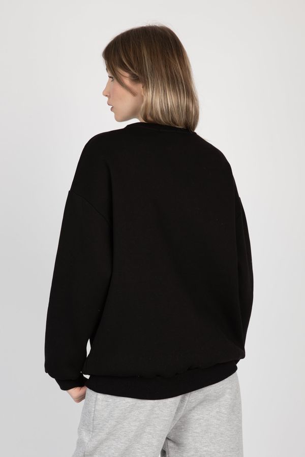 Relaxed Crew Neck Sweatshirt 2
