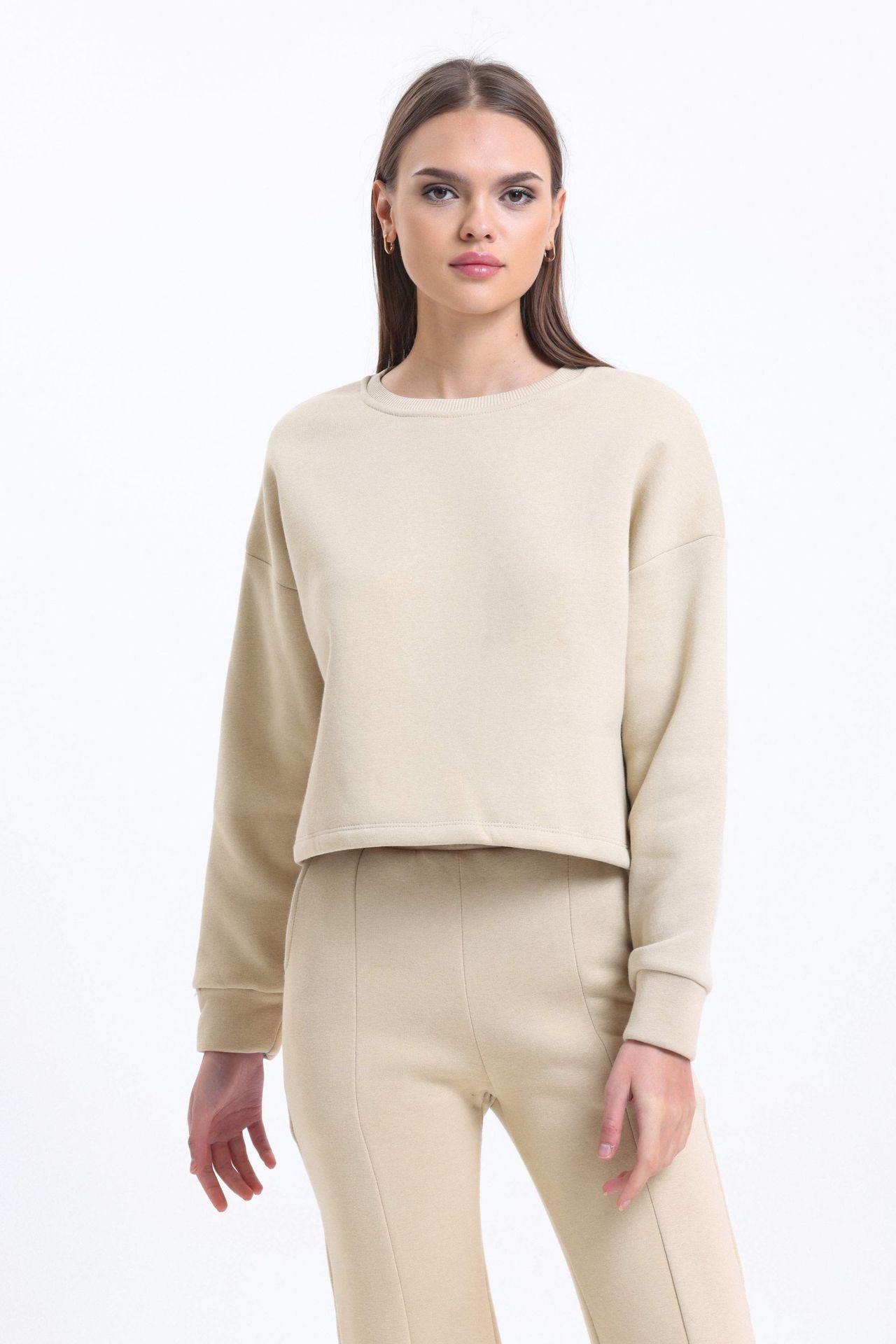 Round Neck Basic Sweatshirt