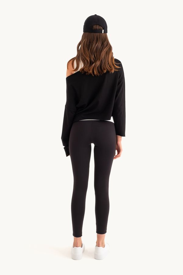 High Waist Leggings with a Pocket Detail 4