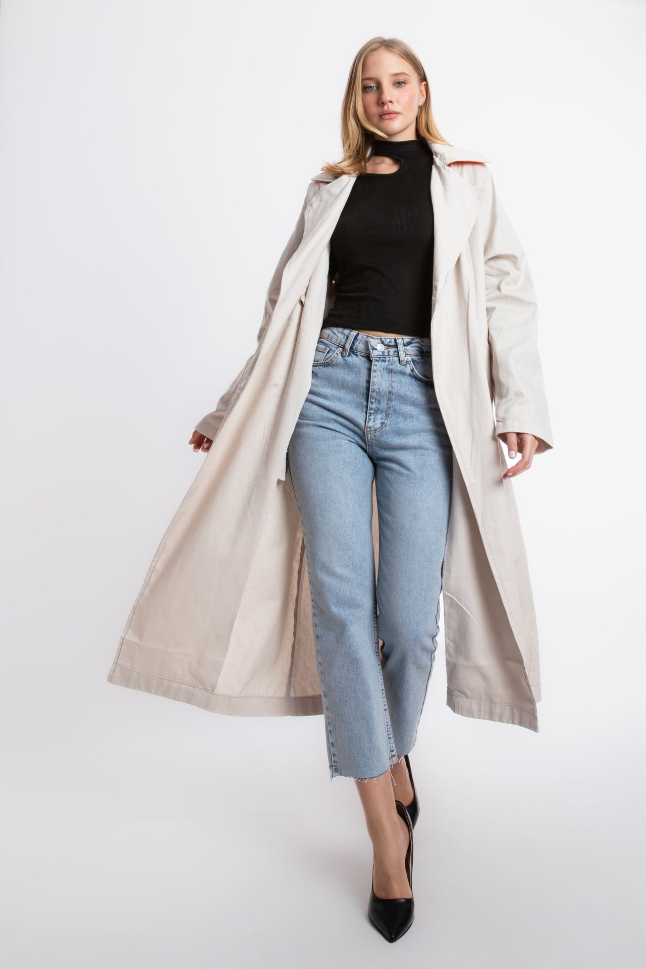 Collar Trenchcoat with an Orange Detailed Belt