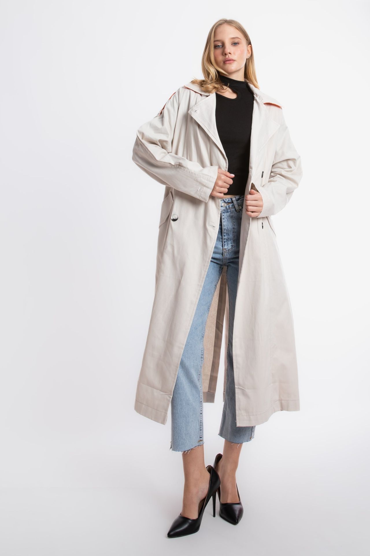 Collar Trenchcoat with an Orange Detailed Belt