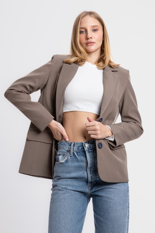 Solid Collar Buttoned Classic Blazer 2