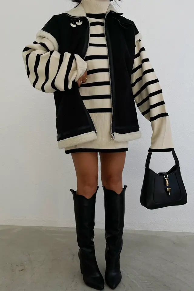 Nubuck Collar Zipper Oversized Gilet with a Belt Detail on the Neck