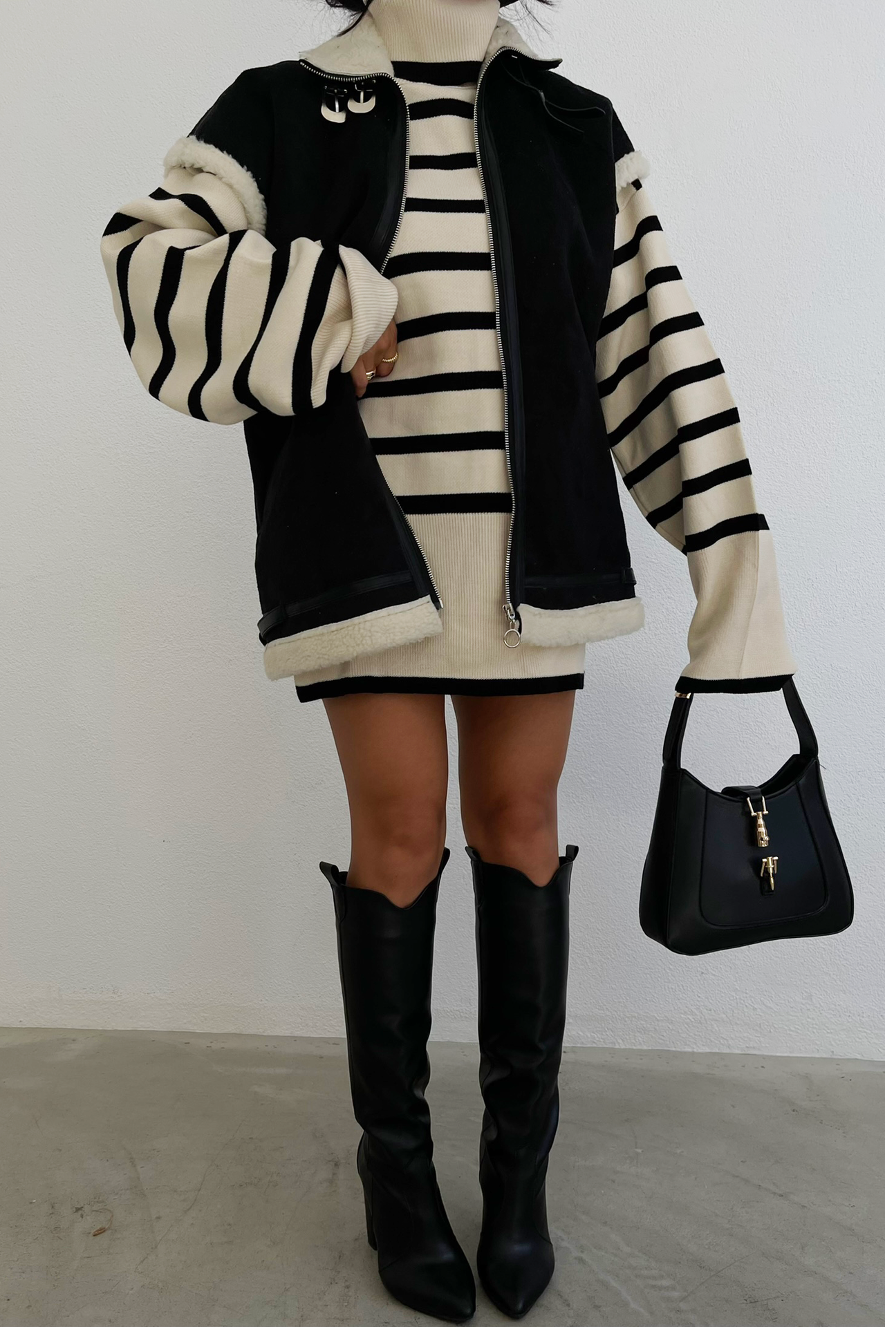 Nubuck Collar Zipper Oversized Gilet with a Belt Detail on the Neck