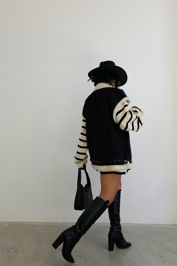 Nubuck Collar Zipper Oversized Gilet with a Belt Detail on the Neck 2