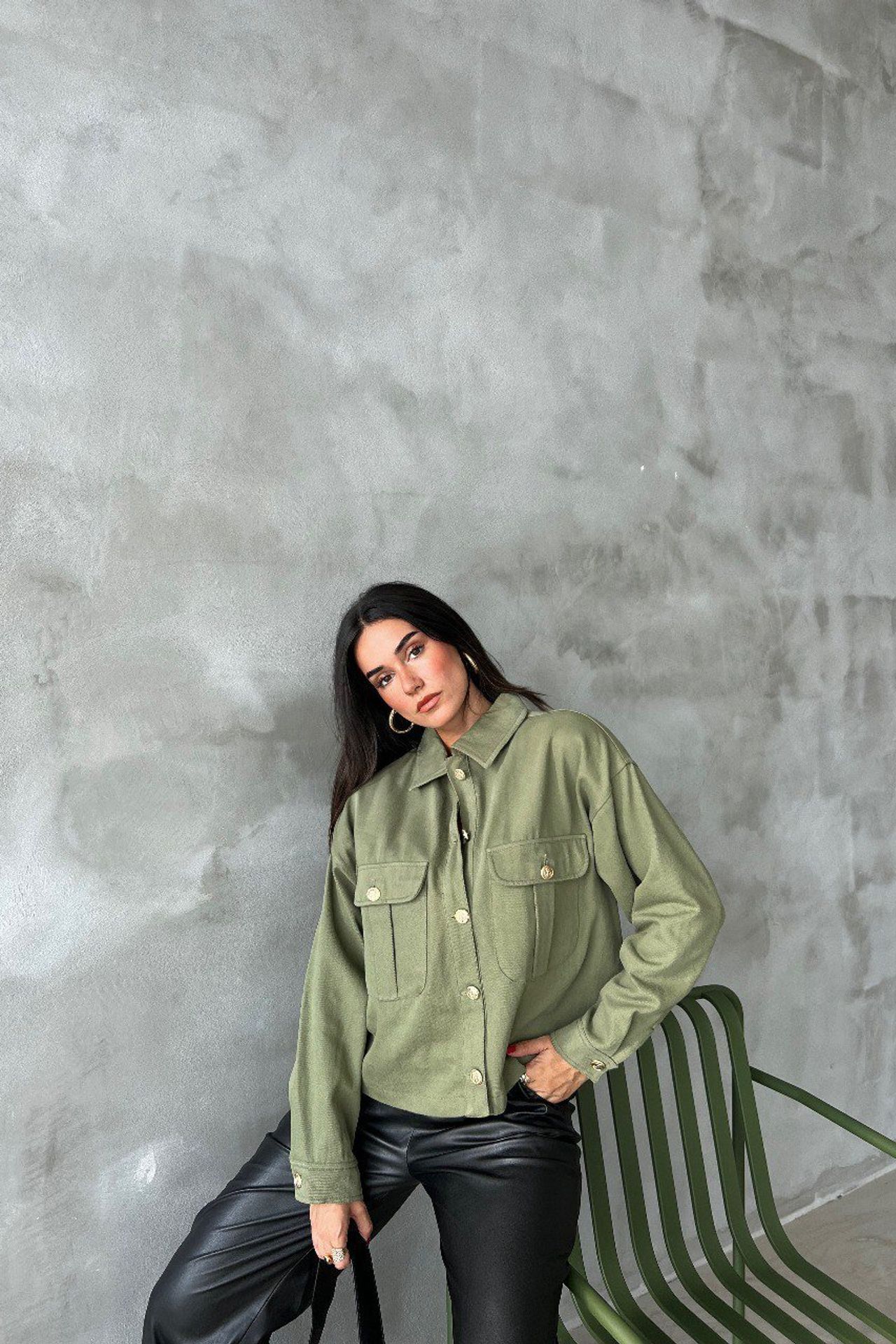 Collar Pocket Buttoned Jacket