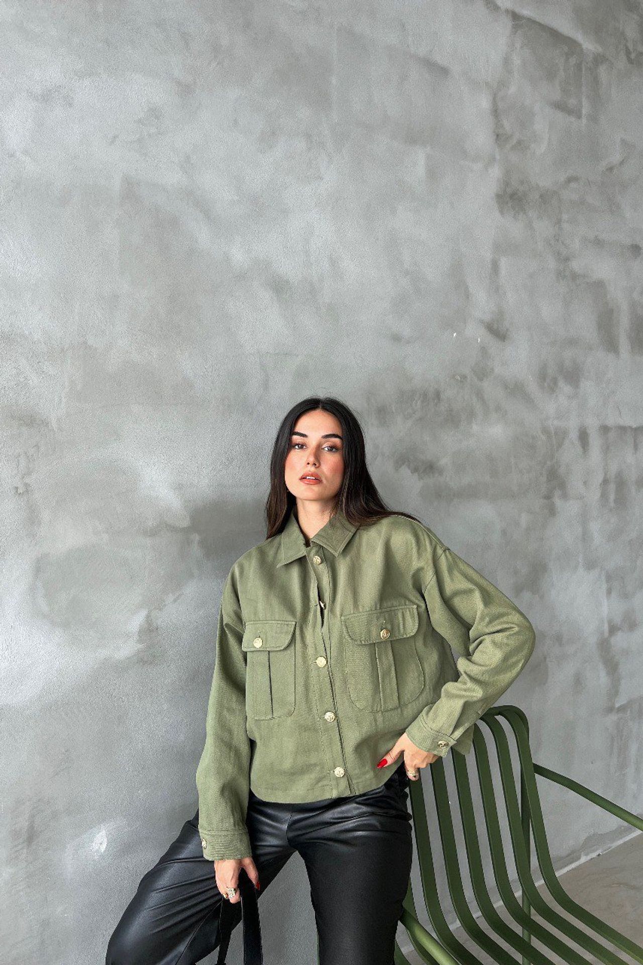 Collar Pocket Buttoned Jacket