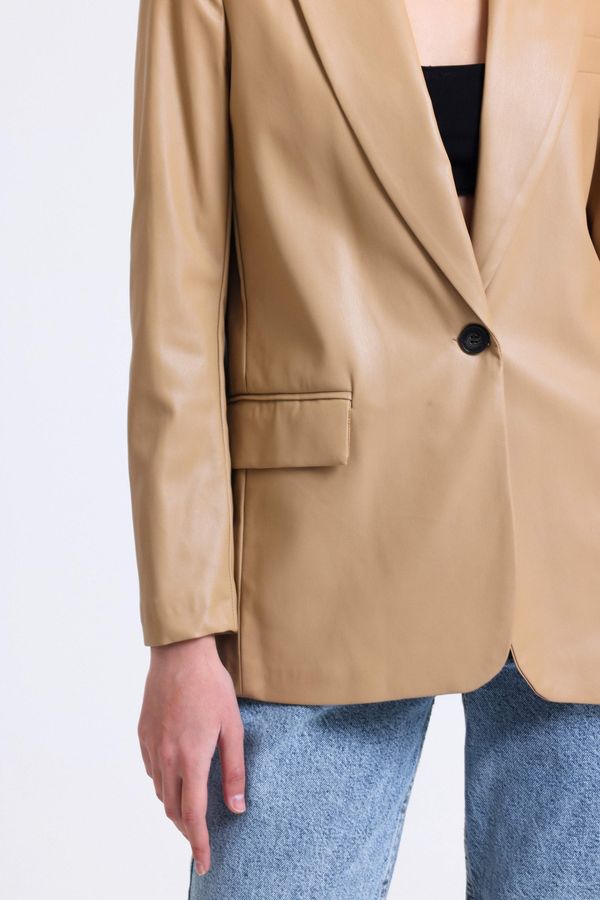 Faux Leather Collar Blazer 8