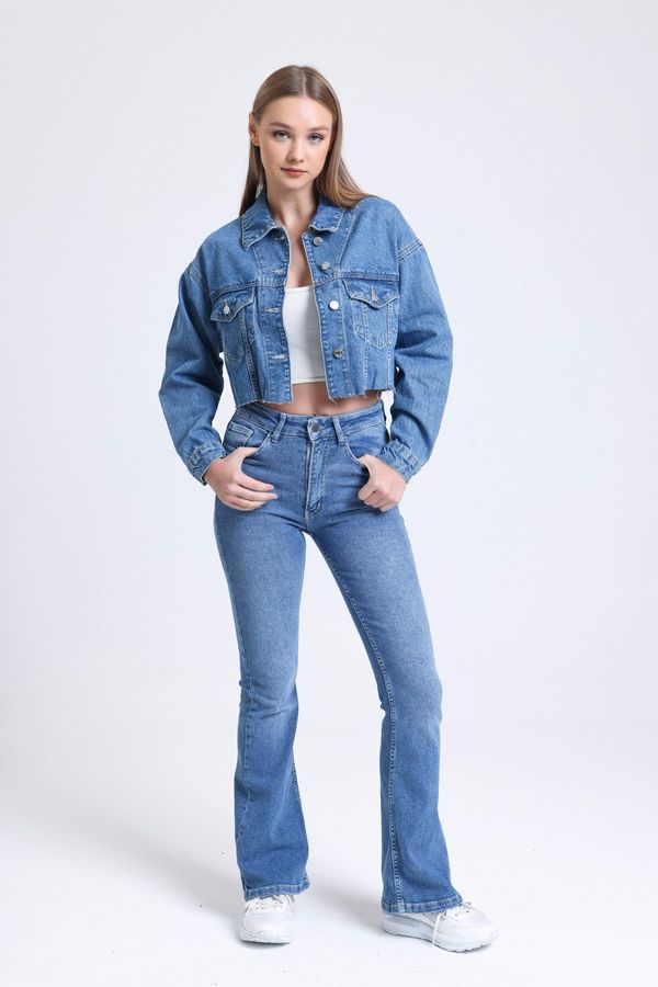 Denim Collar Pocket Cropped Jacket with a Seamless Hem 4