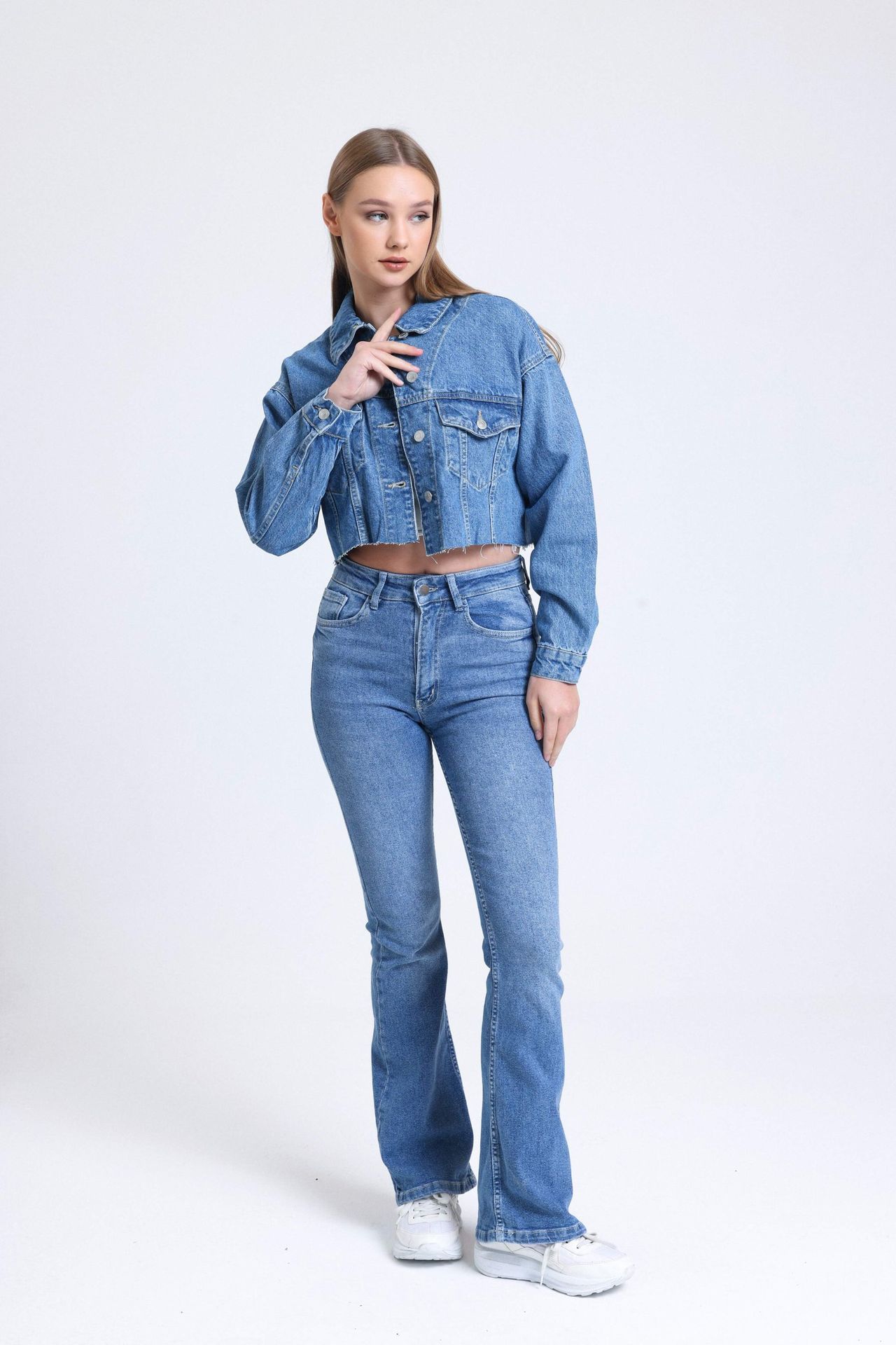 Denim Collar Pocket Cropped Jacket with a Seamless Hem