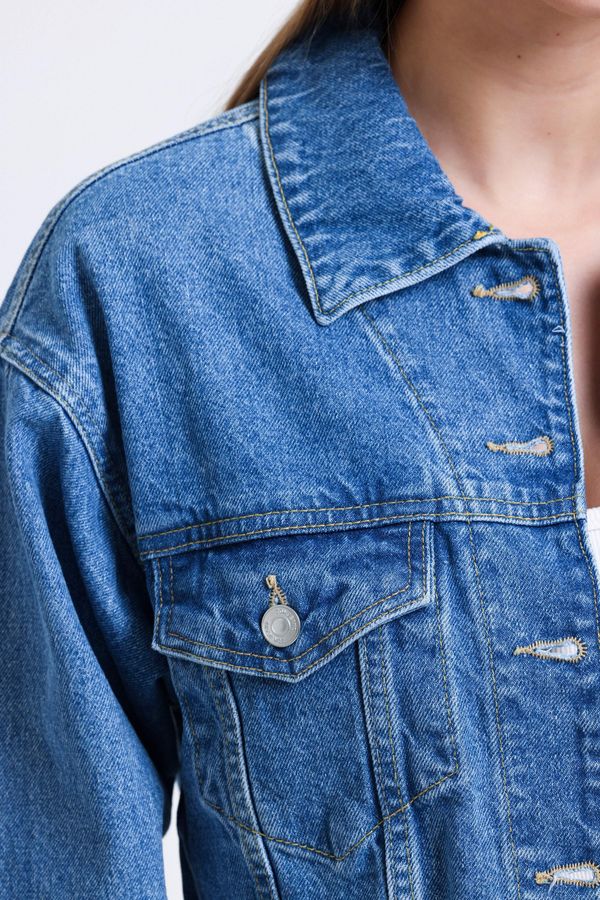 Denim Collar Pocket Cropped Jacket with a Seamless Hem 7