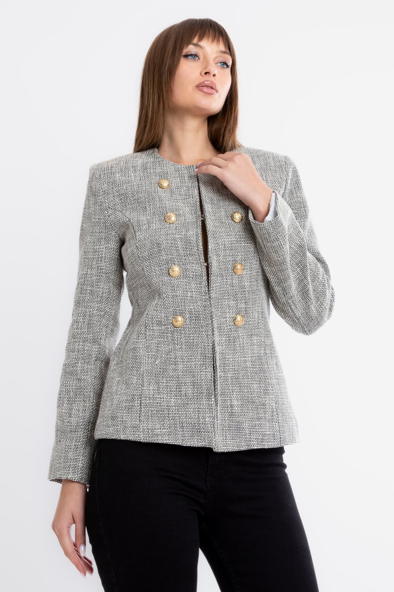 Round Neck Buttoned Blazer