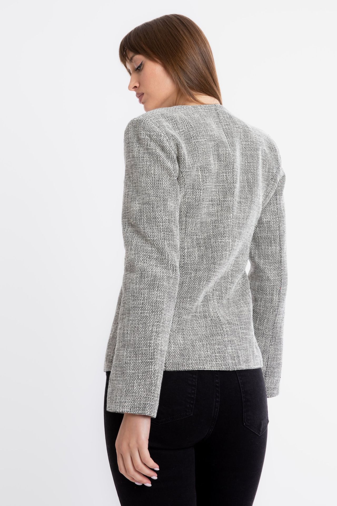 Round Neck Buttoned Blazer