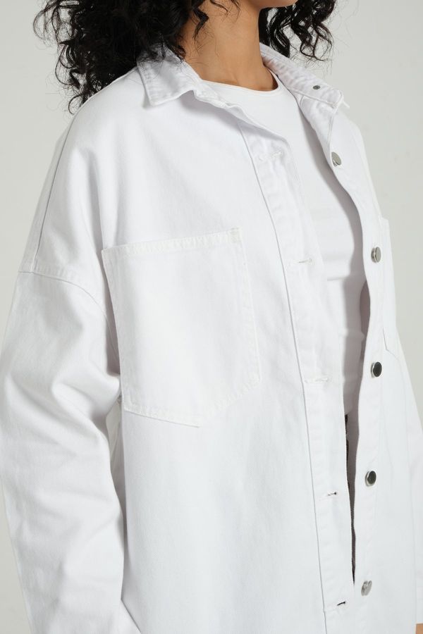 Denim Collar Buttoned Oversized Jacket 4