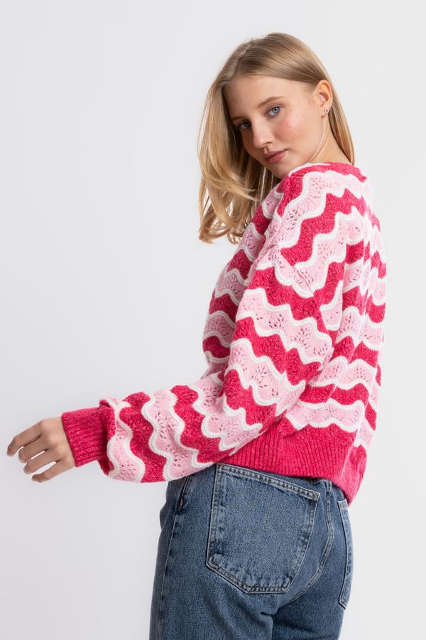 Striped V Neck Detailed Cardigan 3