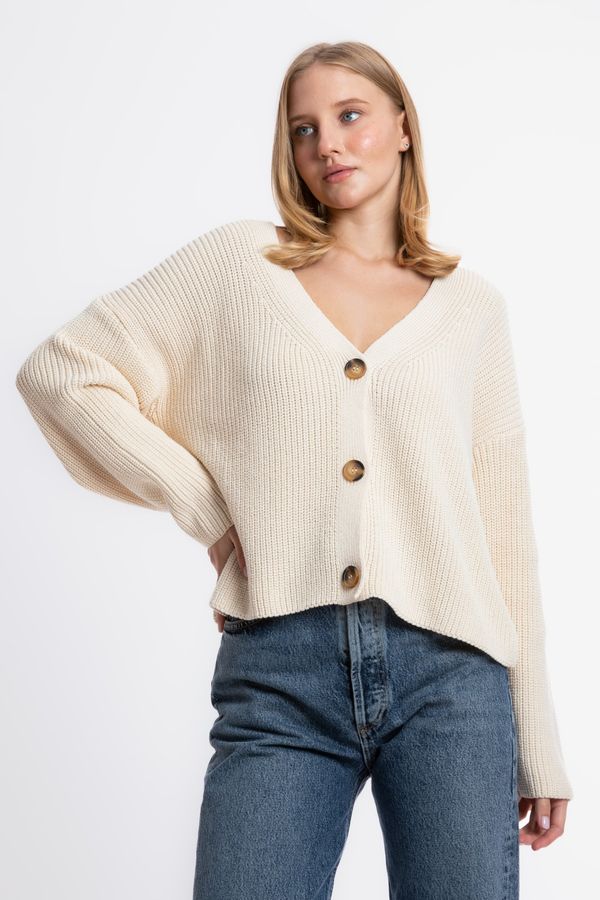 V Neck Buttoned Oversized Cardigan 8