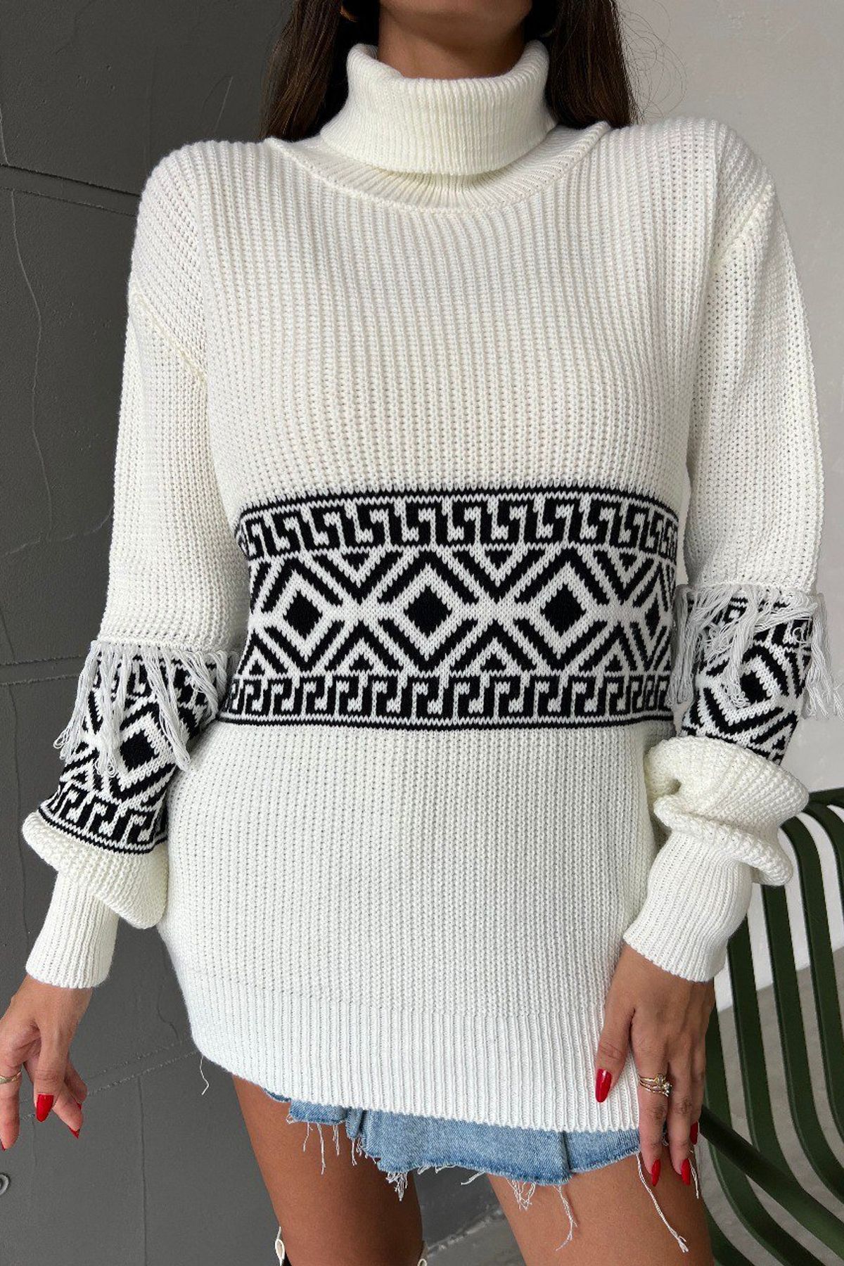 Patterned Turtleneck Oversized Sweater