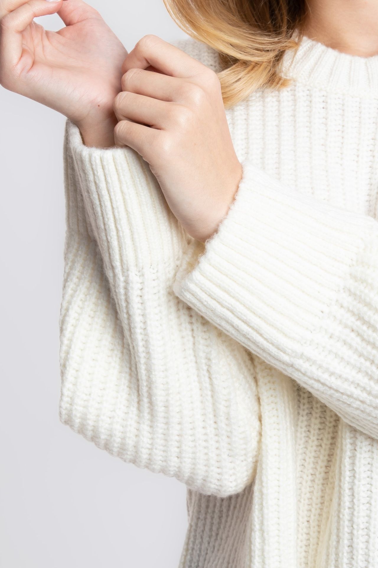 Solid Round Neck Casual Sweater