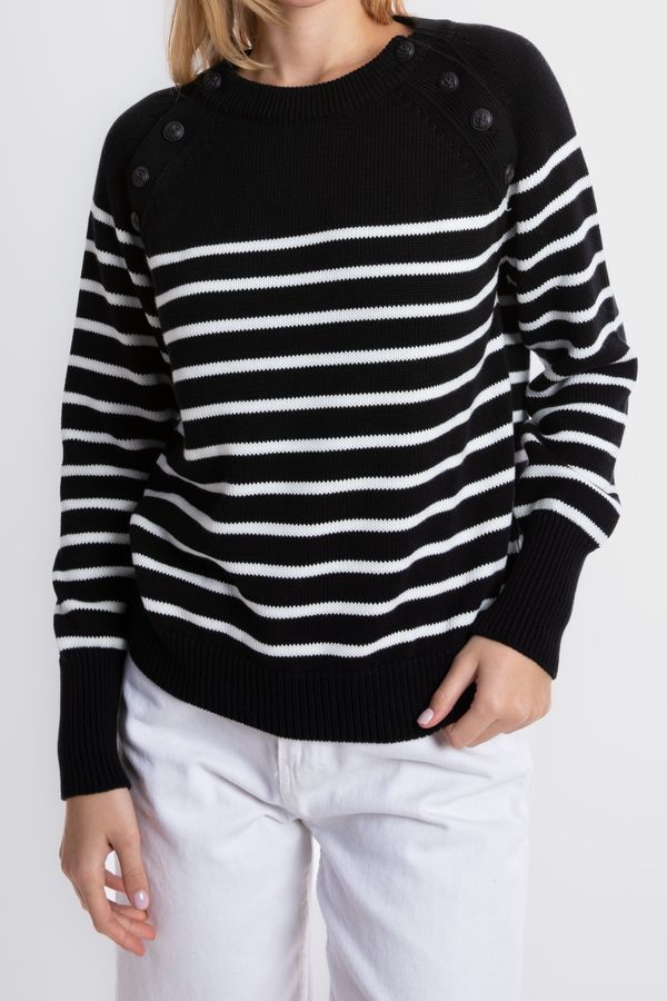 Striped Crew Neck Buttoned Sweater 6