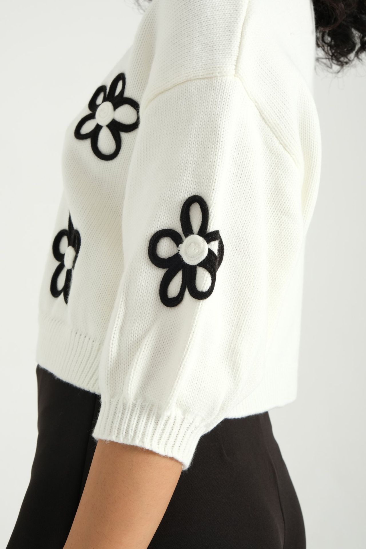 Floral Round Neck Short Sleeve Cropped Sweater