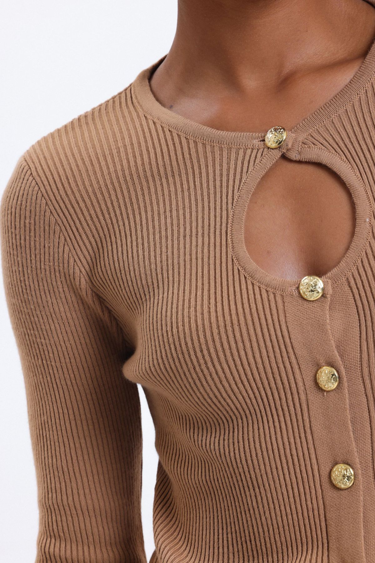 Round Neck Ribbed Sweater with a Cut Out