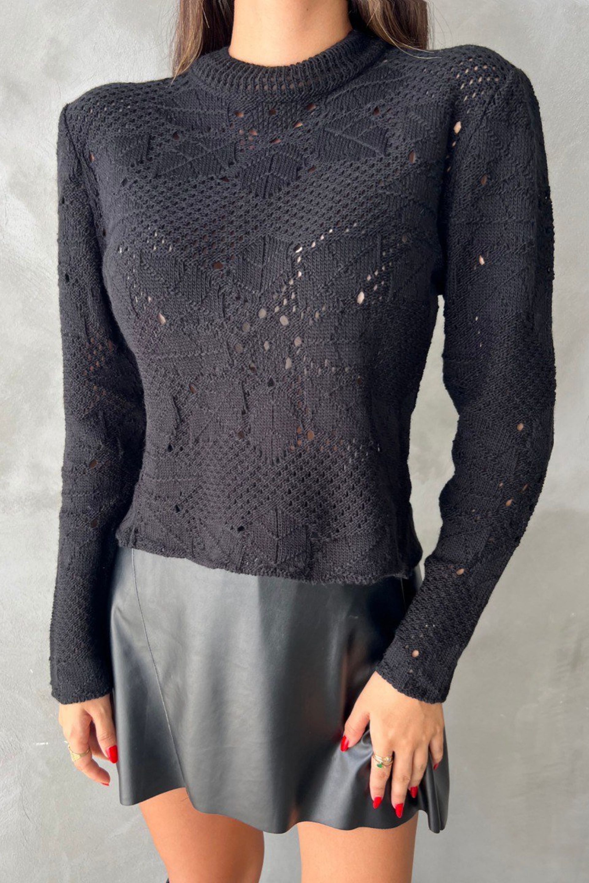 Black Crew Neck Cropped Sweater With A Lace Up Back Women
