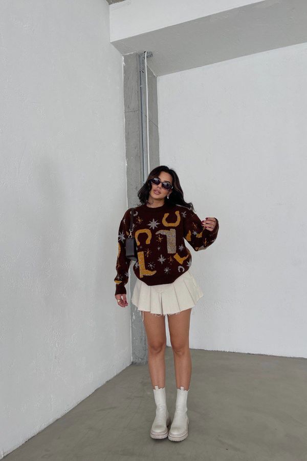 Graphic Crew Neck Sweater 2