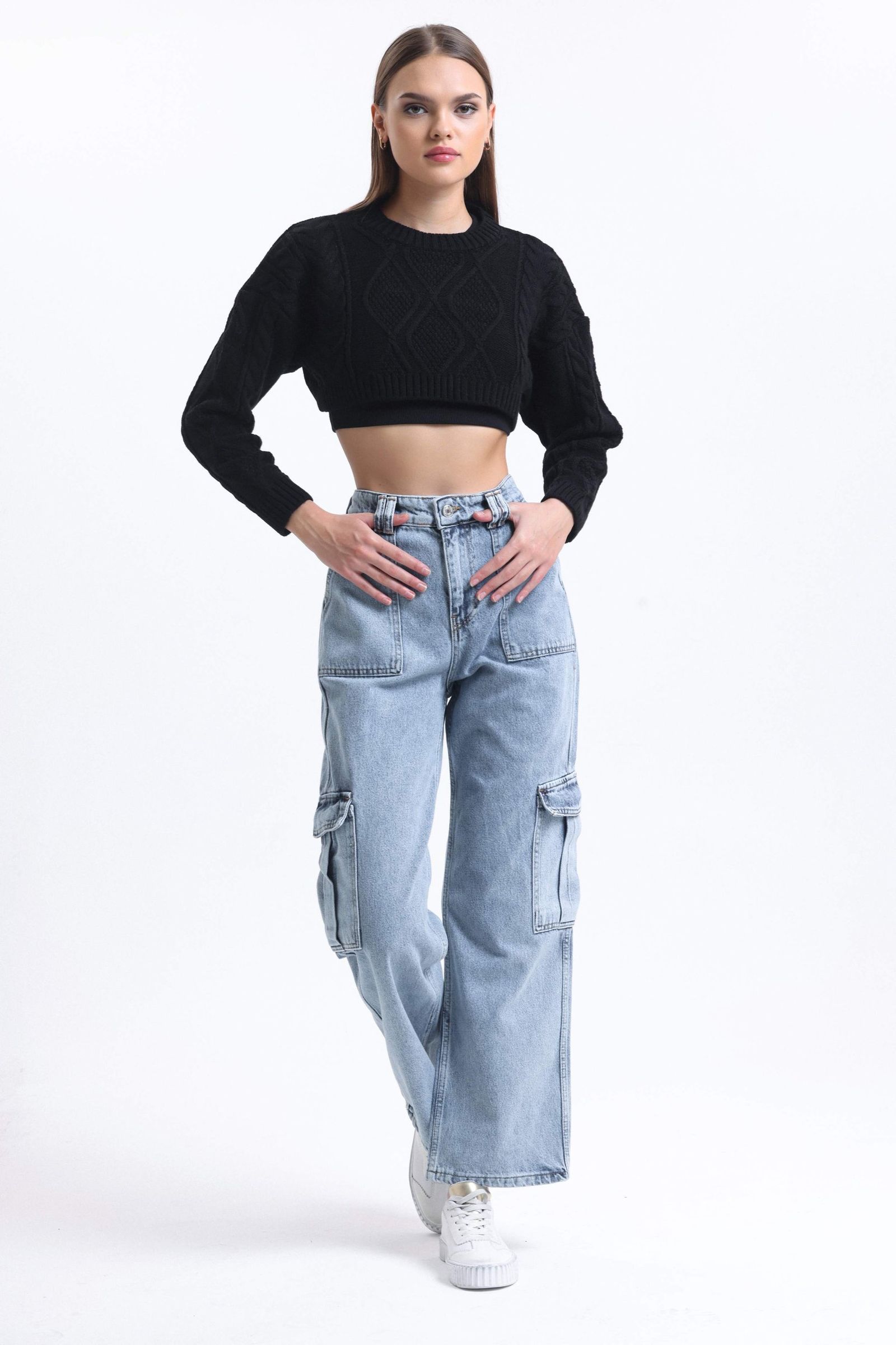 Cable Knitted Solid Crew Neck Cropped Sweater