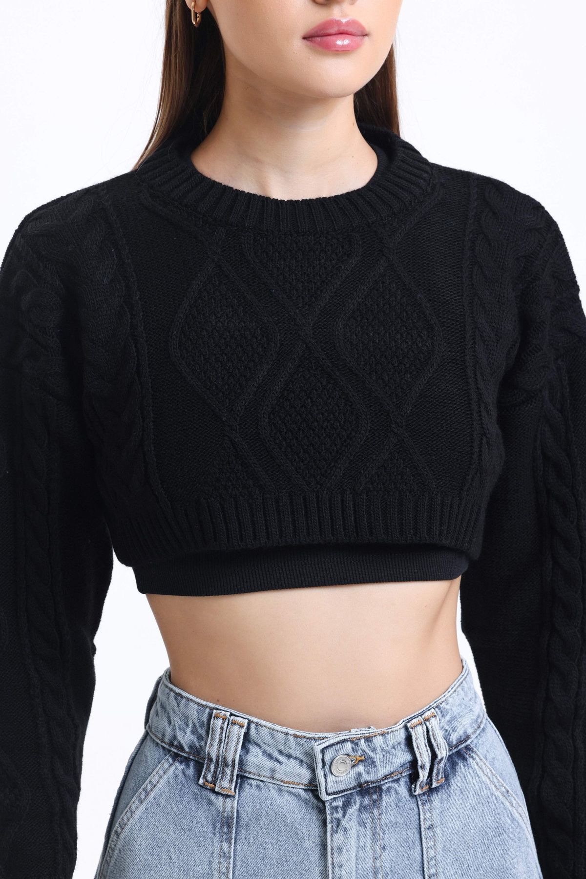 Cable Knitted Solid Crew Neck Cropped Sweater