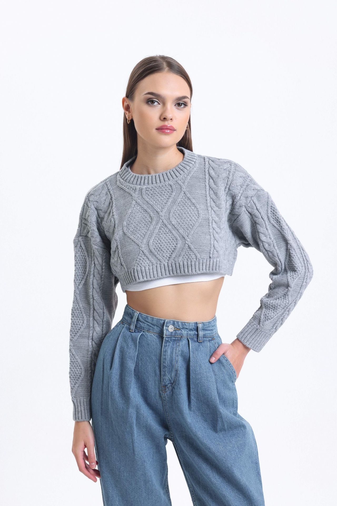 Cable Knitted Solid Crew Neck Cropped Sweater