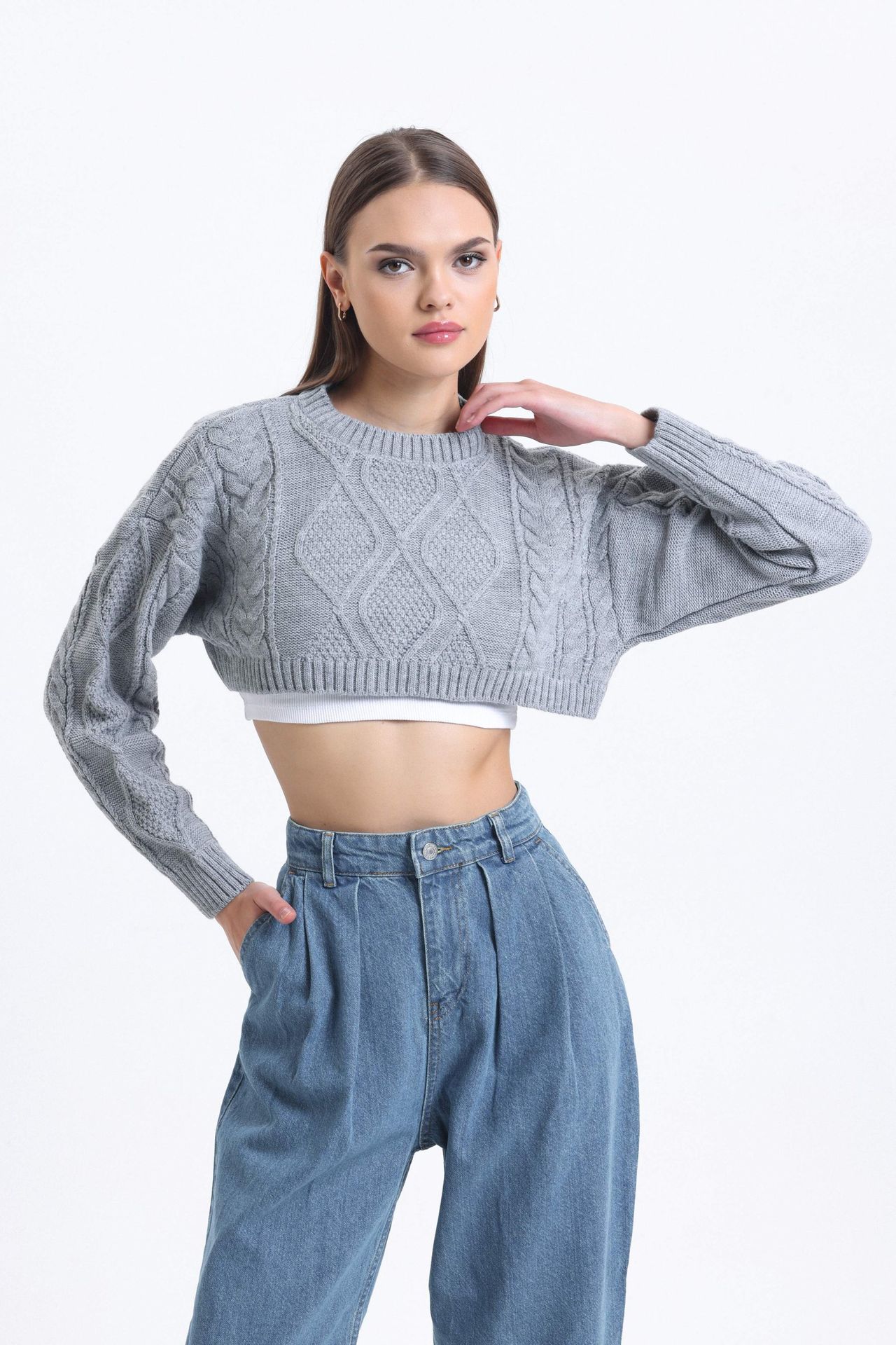 Cable Knitted Solid Crew Neck Cropped Sweater
