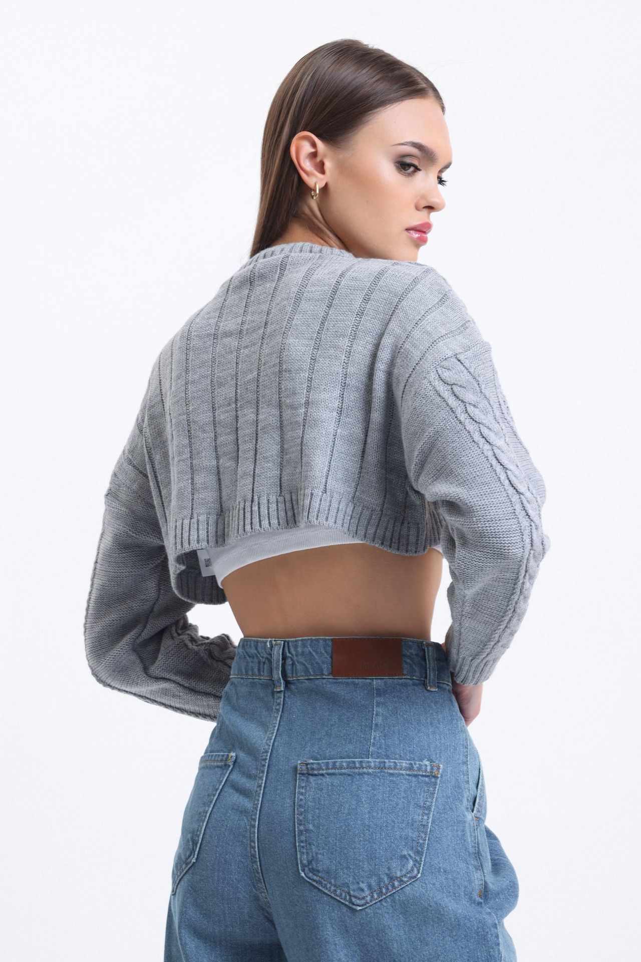 Cable Knitted Solid Crew Neck Cropped Sweater