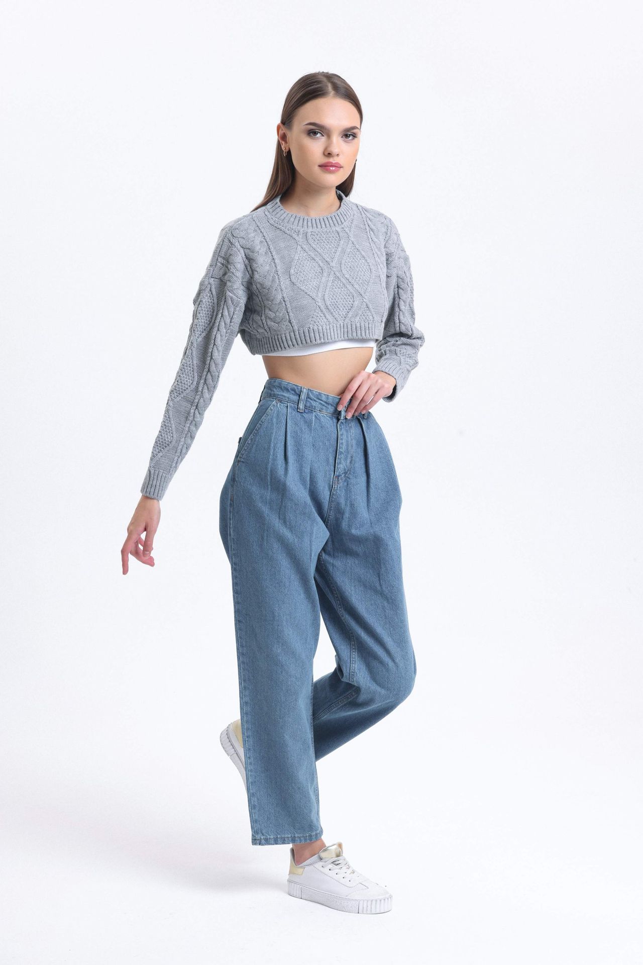 Cable Knitted Solid Crew Neck Cropped Sweater
