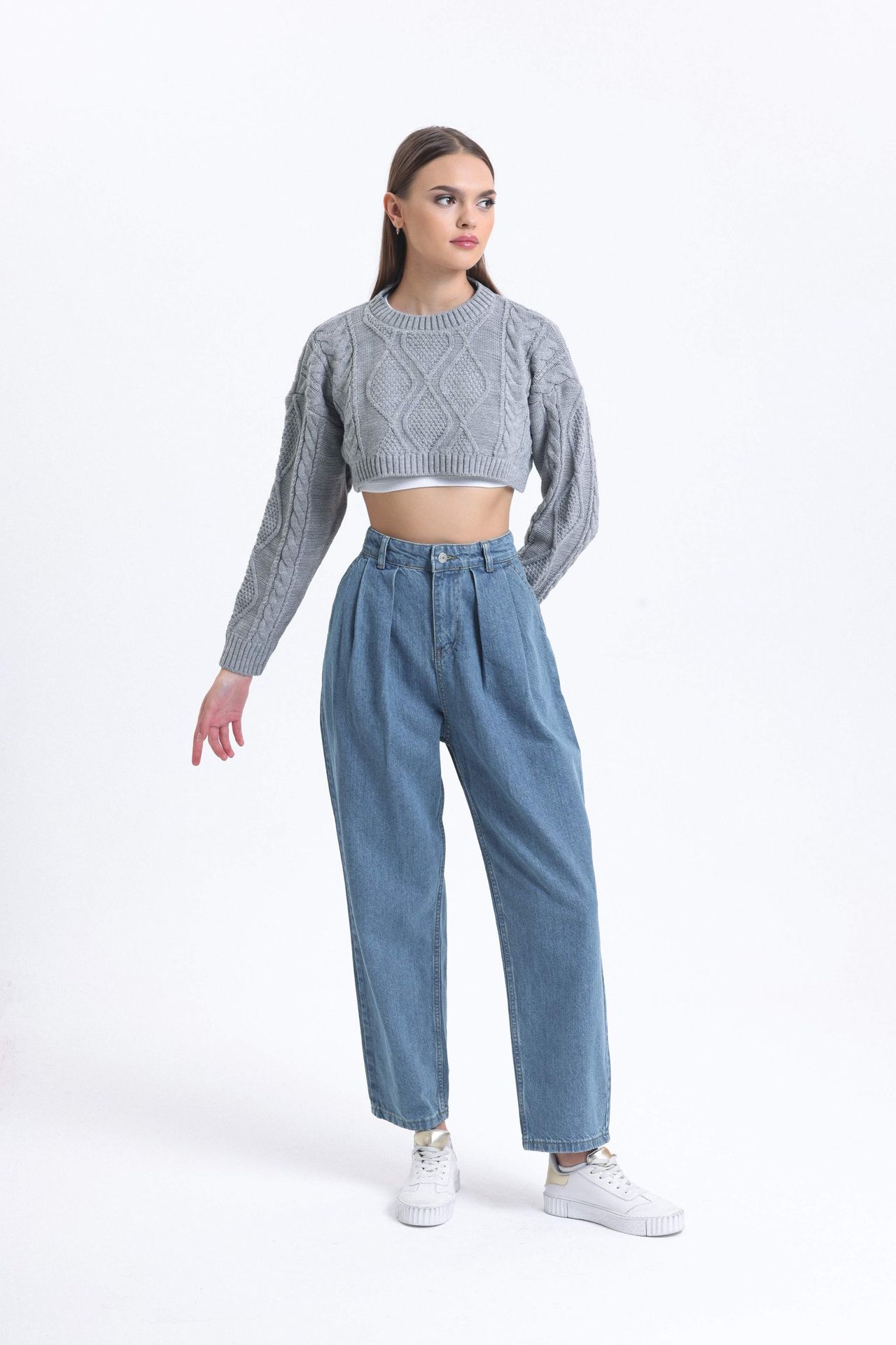 Cable Knitted Solid Crew Neck Cropped Sweater
