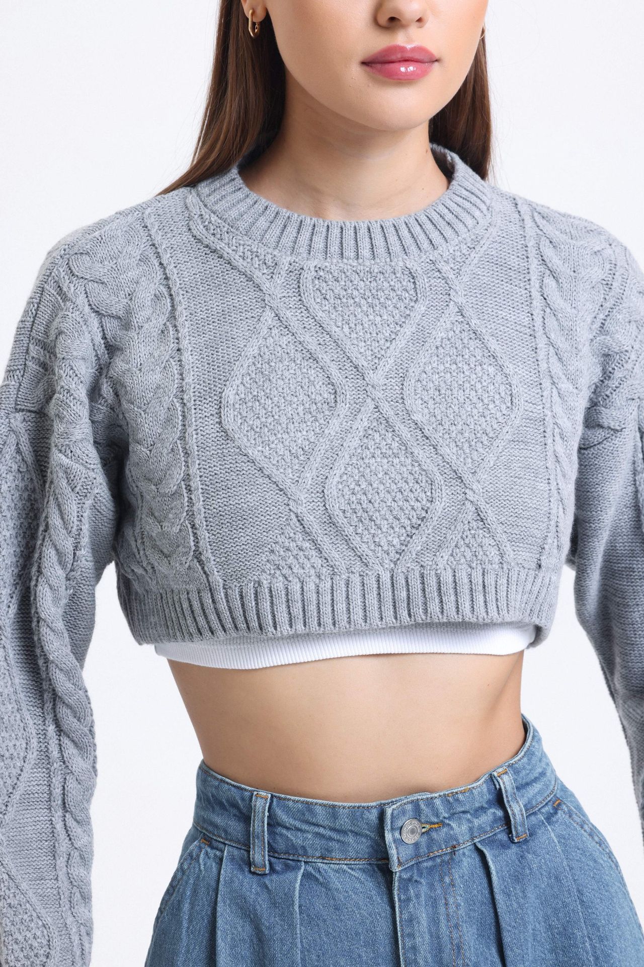 Cable Knitted Solid Crew Neck Cropped Sweater
