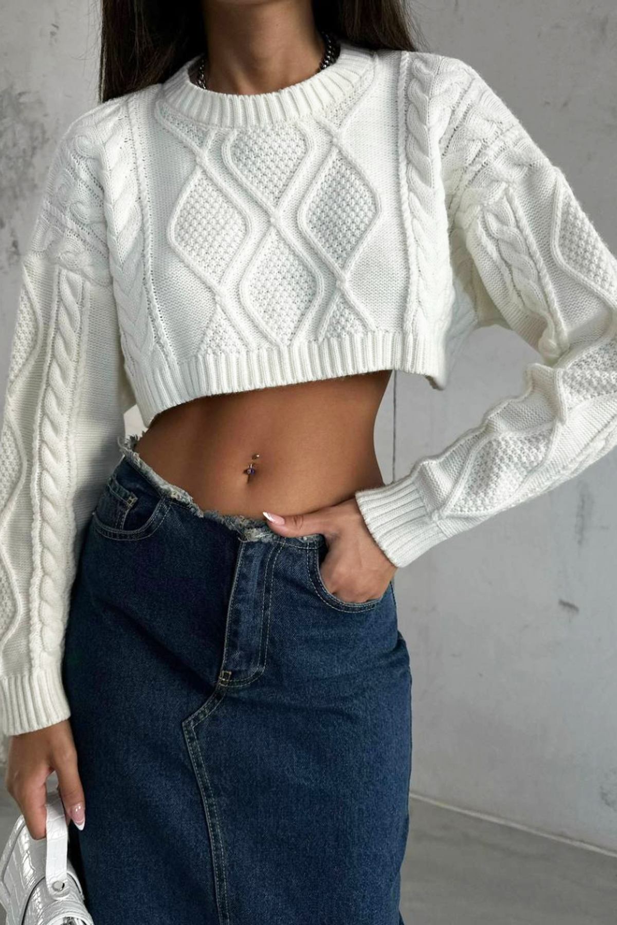 Cable Knitted Solid Crew Neck Cropped Sweater