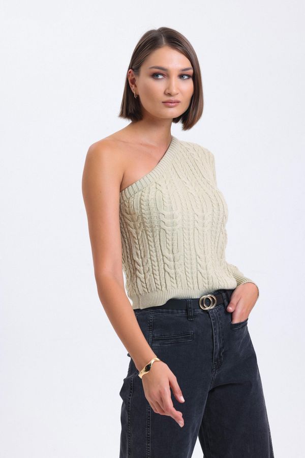 Cable Knitted One Shoulder Cropped Sweater 2