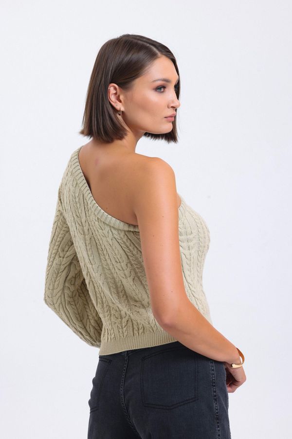 Cable Knitted One Shoulder Cropped Sweater 3