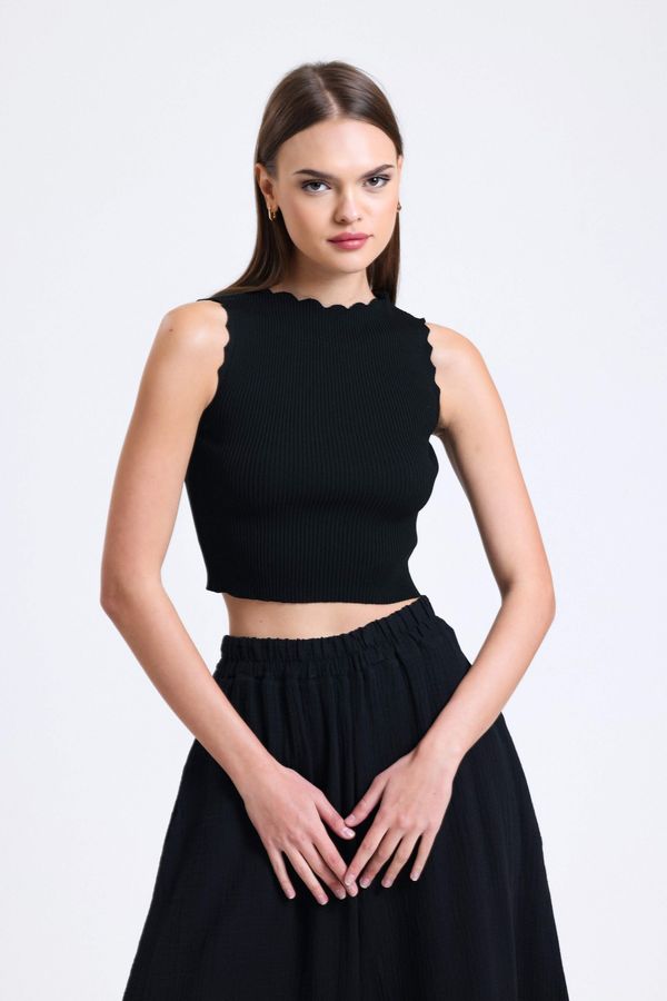 Knitted Round Neck Ruffled Sleeveless Cropped Sweater 1
