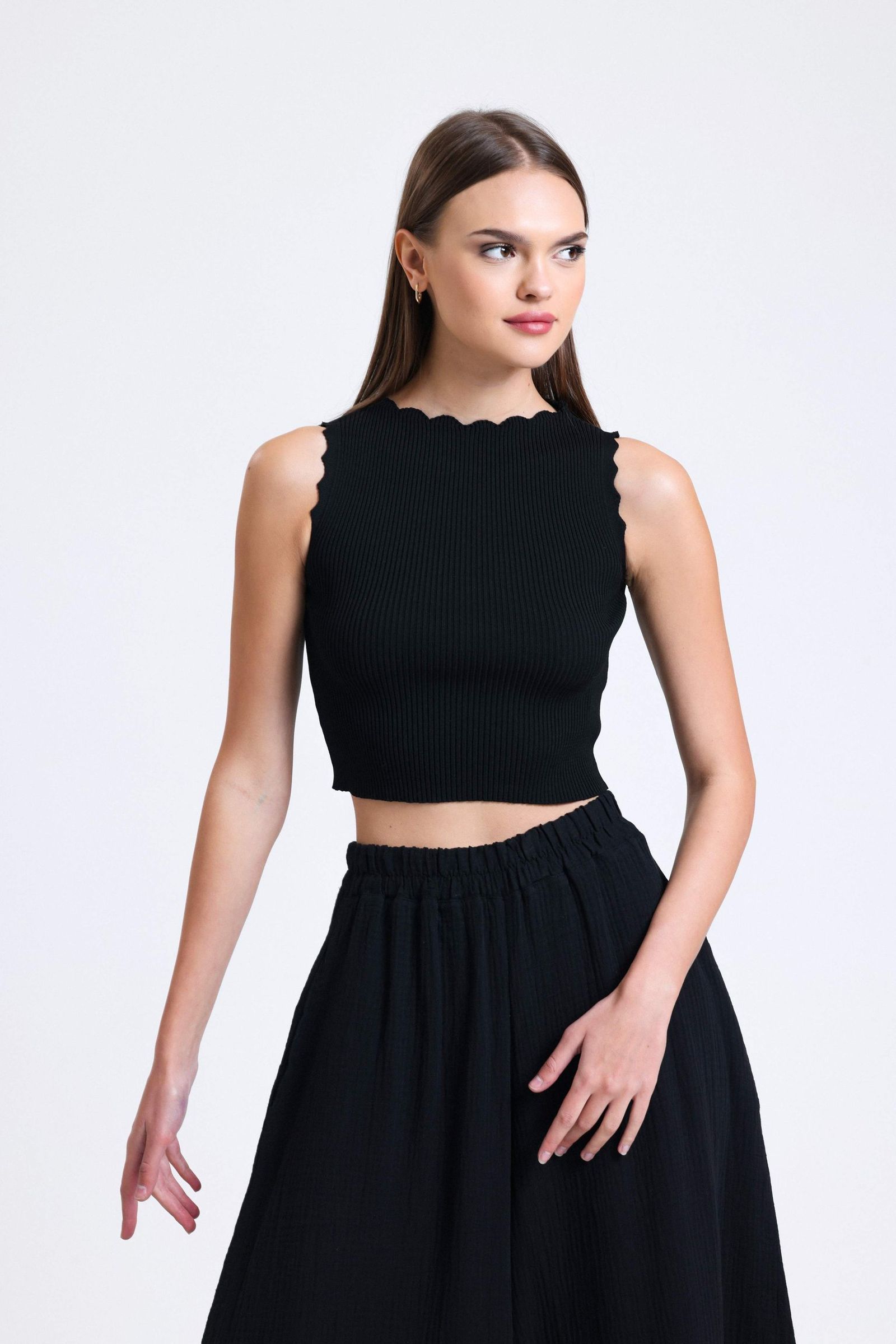 Knitted Round Neck Ruffled Sleeveless Cropped Sweater