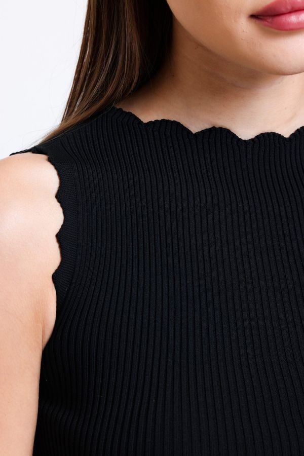Knitted Round Neck Ruffled Sleeveless Cropped Sweater 5