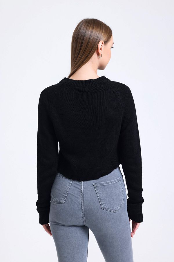 Round Neck Loose Sweater 3