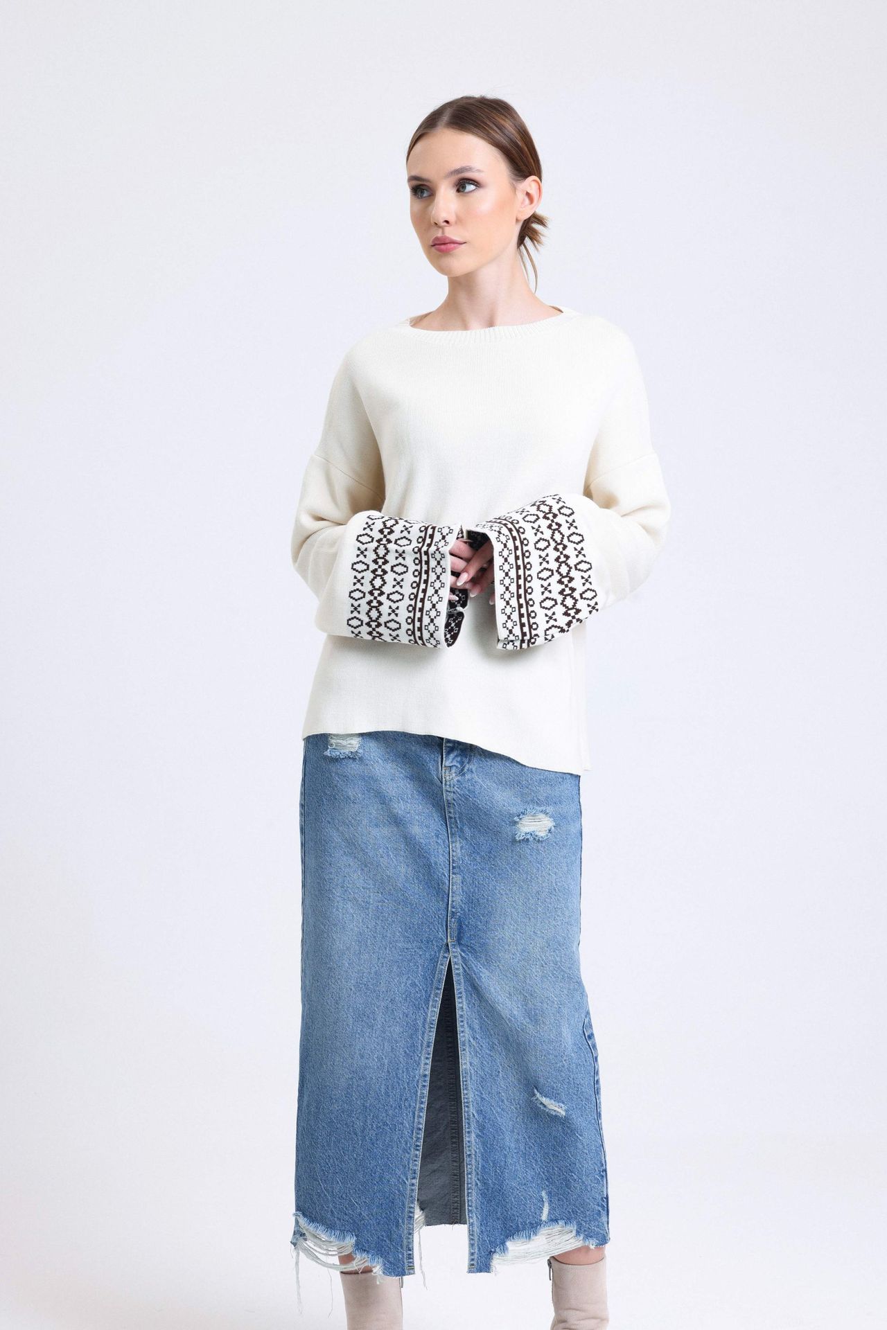 Patterned Round Neck Flare Sleeve Relaxed Sweater